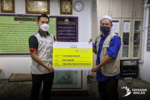 Read more about the article Apartment’s Surau Contributed To The Mosque Carpet Fund