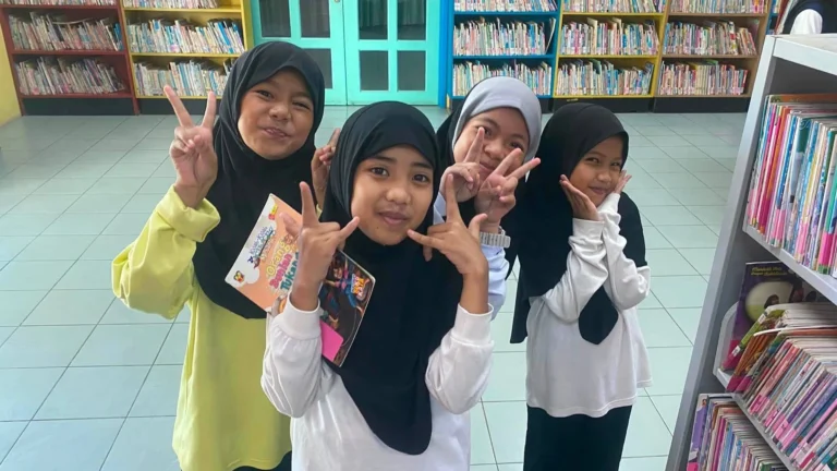 Pelajar PPIAH Pekan 2 Sertai Program Bulan Membaca di Perpustakaan Semporna