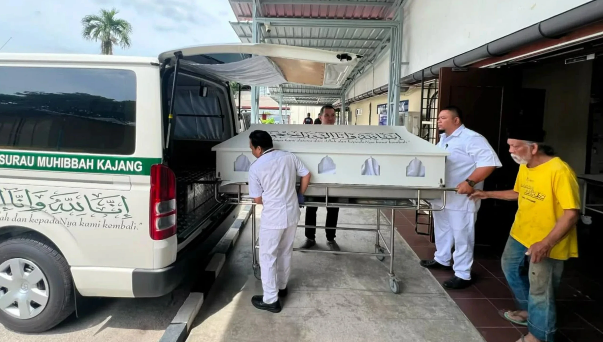 Sumbangan van jenazah Yayasan Ikhlas kepada Surau Muhibbah Kajang