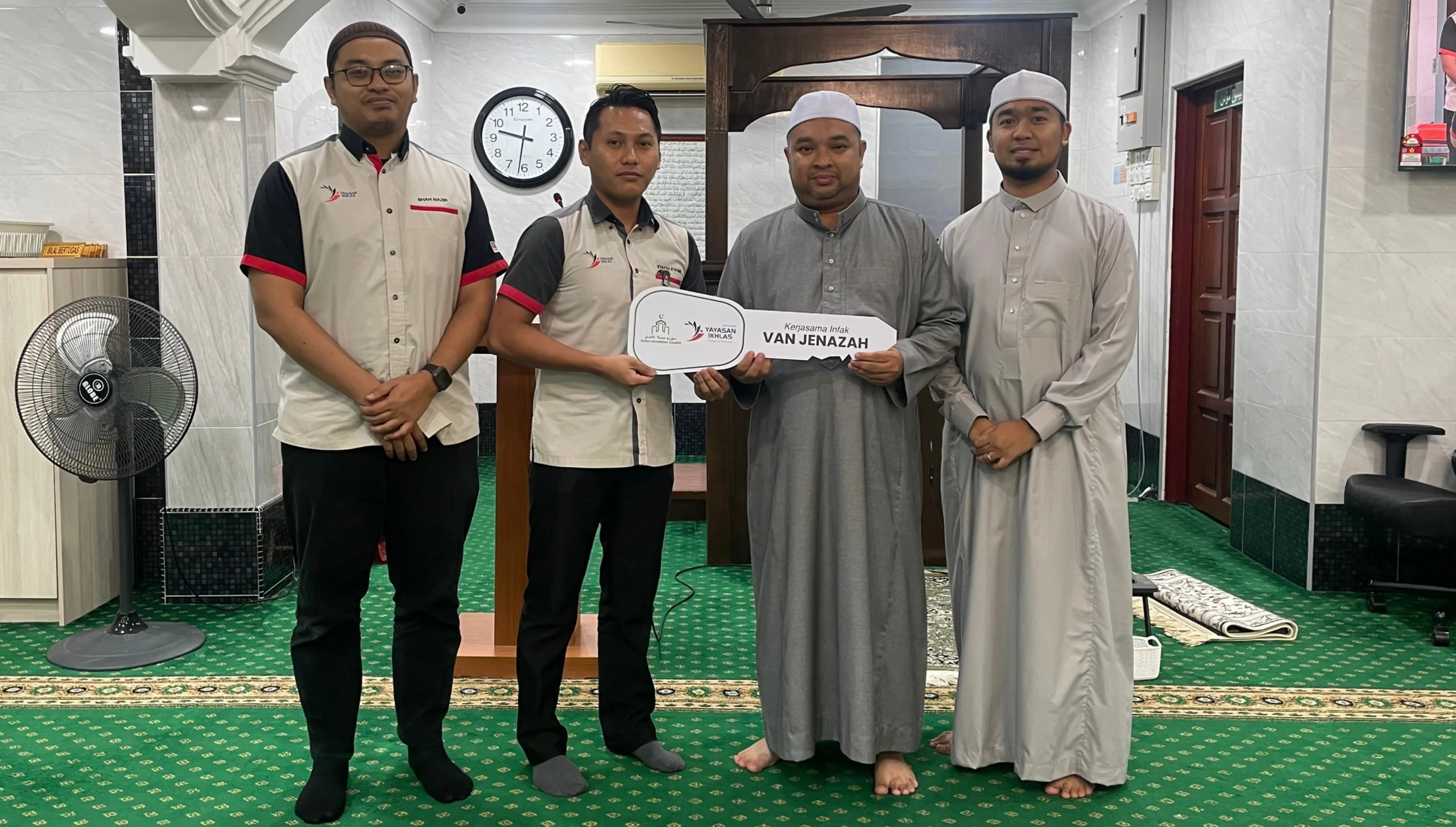 Sumbangan van jenazah Yayasan Ikhlas kepada Surau Muhibbah Kajang