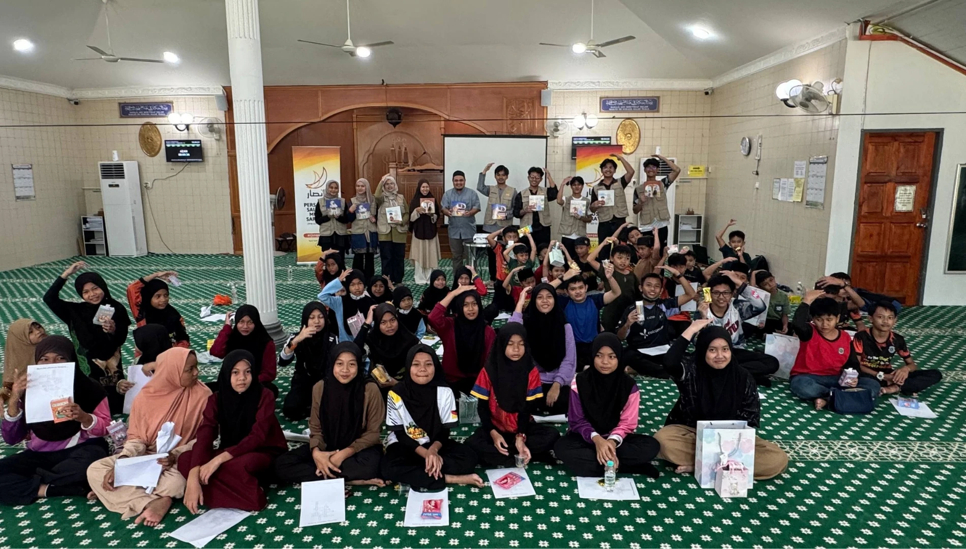 Projek SEED Sarawak bersama 300 penduduk setempat